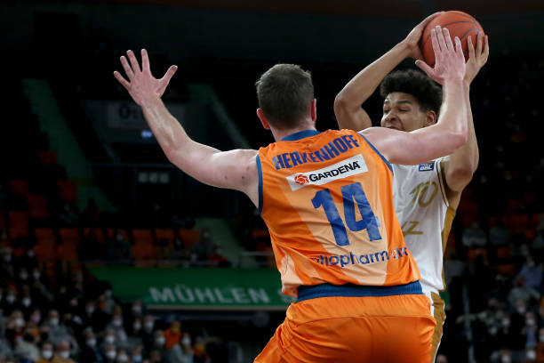 并在安菲尔 并在安菲尔