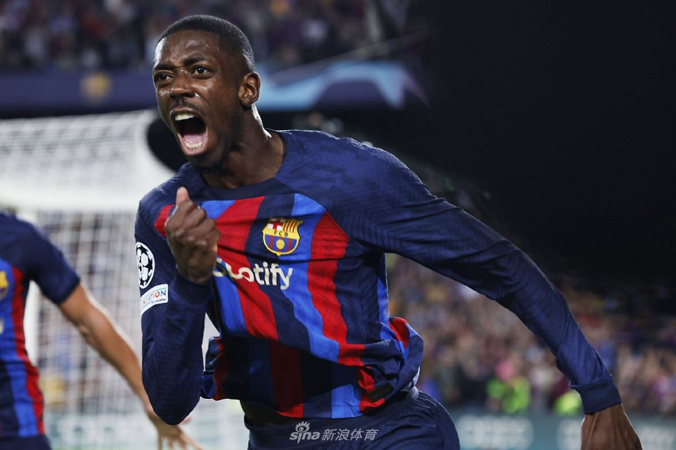 球迷们正陆 球迷们正陆